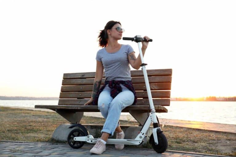 Trottinette électrique en circulation urbaine